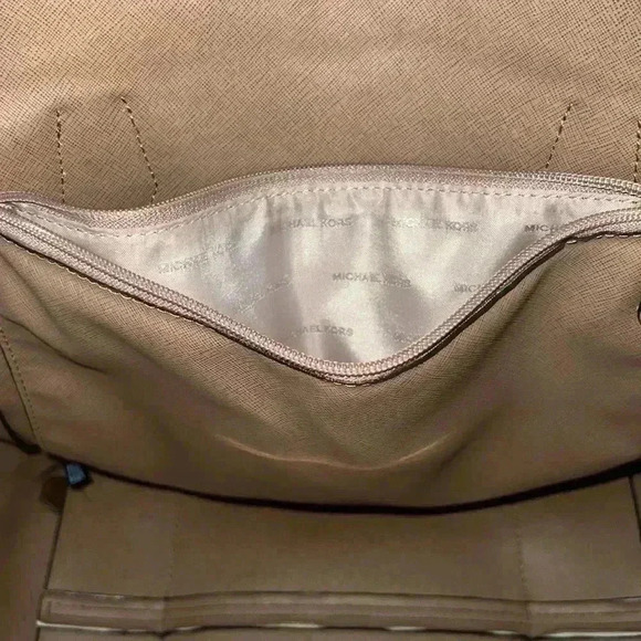 Michael Kors bag luggage color - Picture 7 of 8